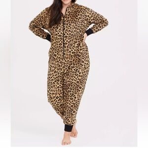 NWT $69  Leopard Print Women's One-Piece Pajama Tan/Black 3/4 (3X-4X)